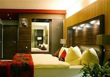Parkhotel Heidehof Long דירה
